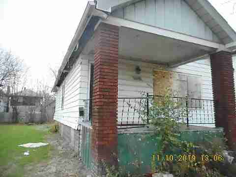 12090 Roselawn (2)_m.jpg